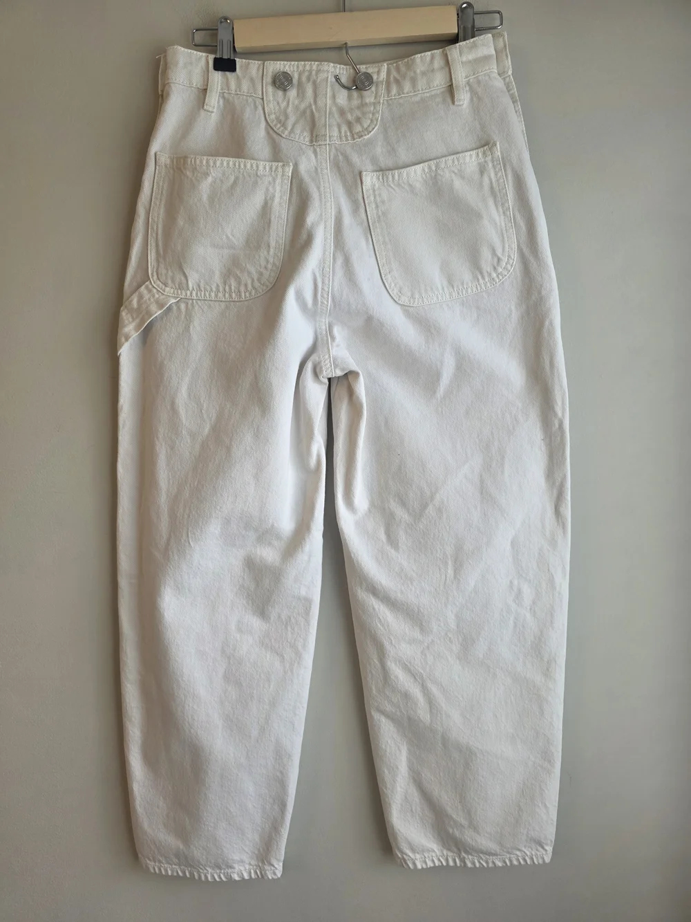 FRAME Barrel Leg Jeans Cropped Button Detail Parchment White 24 Like New - Picture 9 of 9